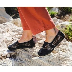 TOMS Black Crochet Women Gilrs Alspargata Slip On Shoes Flats Lace Size 5